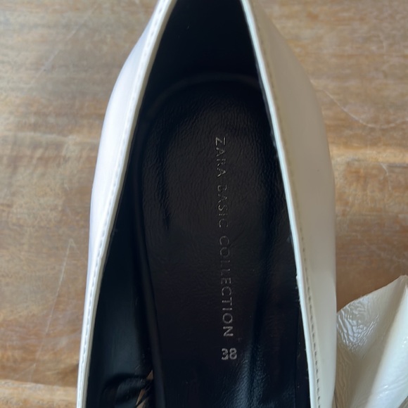 Zara Basic White Patent Leather Shoes With Side Ruffle - Size 38 EU/7.5 US - Picture 4 of 5